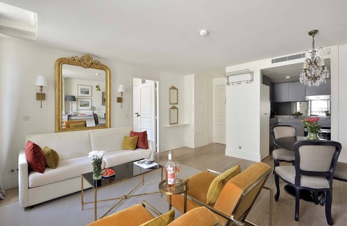 Paris City Center Apartment | Perfect Luxury for 2! Historic & Central Ile de la Cite nr Notre Dame