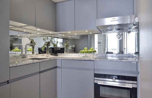 Paris City Center Apartment | Perfect Luxury for 2! Historic & Central Ile de la Cite nr Notre Dame