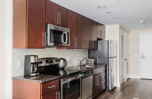 Mount Vernon Triangle Apartment | Perfect Mt Vernon 1BR w/Gym, Pool & Security, near Metro, by Blueground