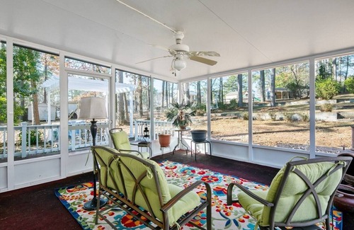 Fayetteville House | Perfect North Fayetteville Private Getaway!