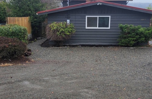 Renton Apartment | Perfect Proximity! 10 minutes away from airport.