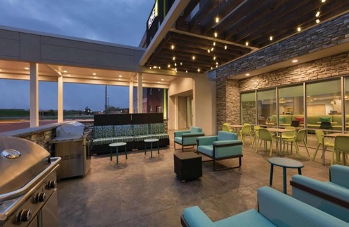 Williamsville Hotel | Perfect Spot for Unwinding! Onsite Pool, Pet-Friendly Property, Free Breakfast!