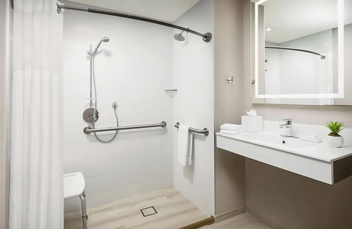 Bay Harbor Islands Hotel | Perfect Spot in Bay Harbor! 2 Units w/Balcony! Pet-friendly, Rooftop Pool!