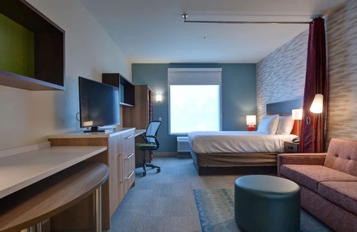 Upper Grand Lagoon Hotel | Perfect Spot for Unwinding! Outdoor Pool, Pet-Friendly Property, Free Breakfast!