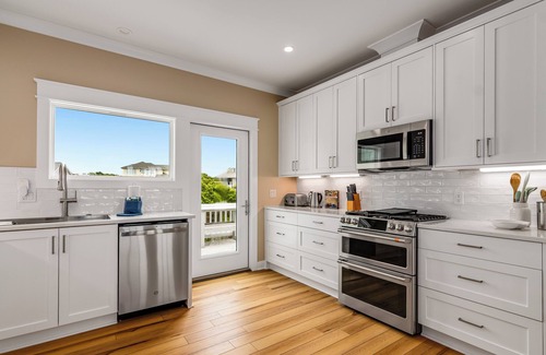 South Beach House | Perfect views of South Beach and Sunsets on Bald Head Island! Recently renovated!