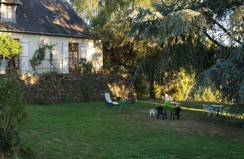 Jumilhac-le-Grand House | Périgord-Limousin, beautiful village house in a garden at the foot of the castle