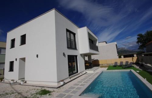 Rudine Villa | PERISKA Home
