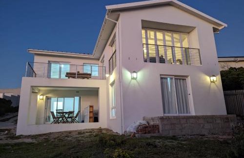 Pearly Beach House | Perlemoen street 16