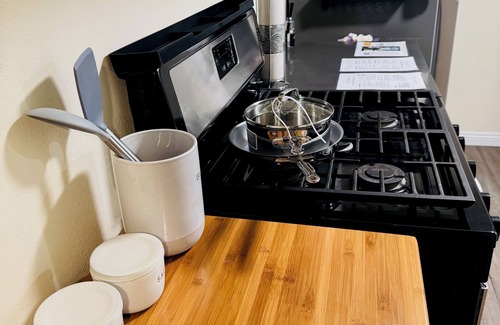 Lamanda Park House | Pet Friendly 2-bedroom house near Caltech, PCC