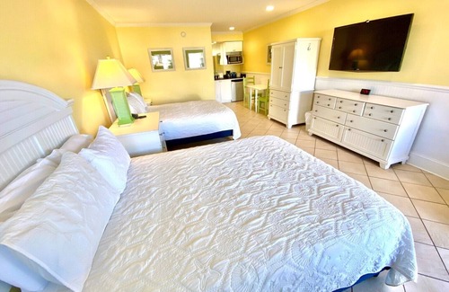 Atlantic Beach Hotel | Pet-friendly, 3 Blocks to Beach, Pool! Unit 302