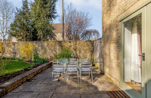 Lechlade Cottage | Pet friendly 3 bedroom Cotswold holiday cottage in Lechlade - Railway Cottage