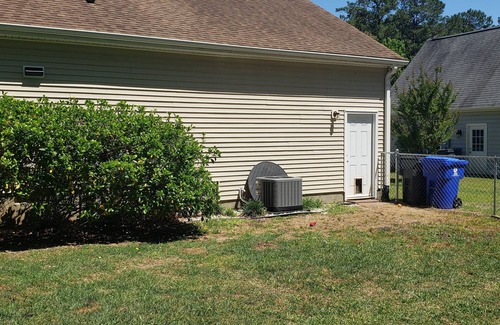 Shallotte House | Pet Friendly 3-Bedroom Fenced Yard Minutes to OIB
