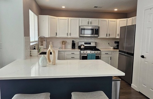 Grand Junction House | Pet friendly, 4b 3b house with AC, workspace, Wi-Fi, fitness room & playground