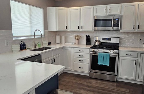 Grand Junction House | Pet friendly, 4b 3b house with AC, workspace, Wi-Fi, fitness room & playground