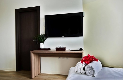 Maho Hotel | Pet-friendly Accommodation w/FREE Parking! Near Princess Juliana Airport!