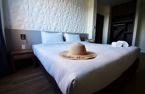 Maho Hotel | Pet-friendly Accommodation w/FREE Parking! Near Princess Juliana Airport!