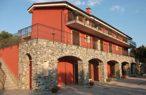 San Bartolomeo Apartment | Pet Friendly Apartment 'Chico Agriturismo La Scuderia' with Wi-Fi
