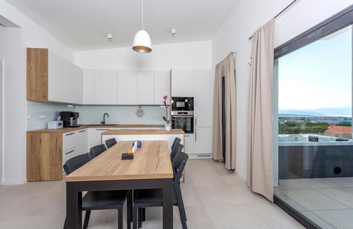 Milcetici Apartment | Pet friendly apartment in Malinska