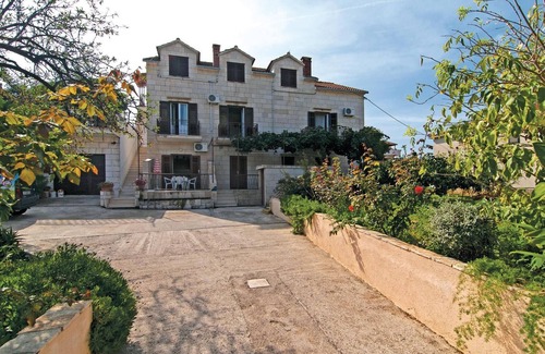 Supetar Apartment | Pet friendly apartment in Supetar