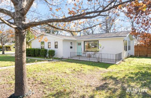 Windsor Park House | Pet Friendly ATX Escape with Game Room and Free Parking