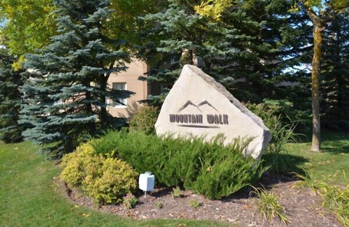 The Blue Mountains Condo | Pet friendly, ground floor condo, steps to the Village