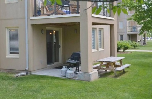 The Blue Mountains Condo | Pet friendly, ground floor condo, steps to the Village