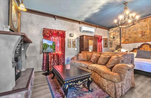Fredericksburg House | Pet Friendly Cottage w/Hot-Tub 10-Mins to Downtown