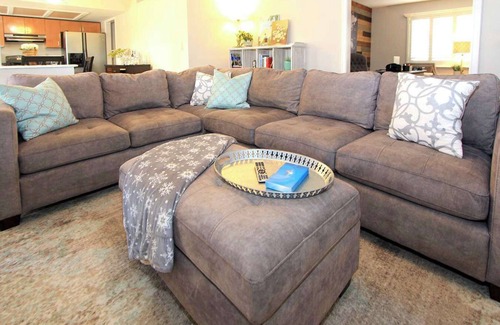 Sunset House | Pet friendly. Cozy 3-BR home with office, fitness room, laundry in El Paso