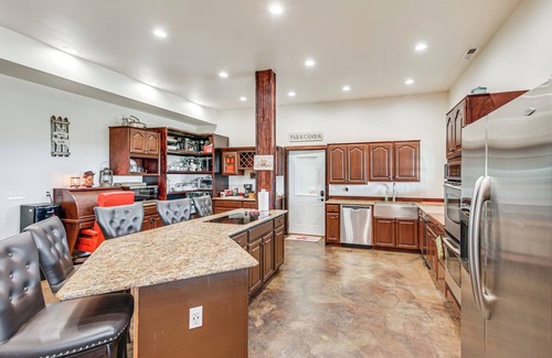 Lingle House | Pet Friendly 'Daydreamers Guest Ranch' on 60 Acres