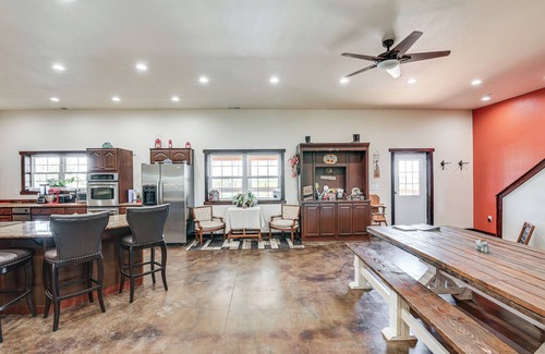 Lingle House | Pet Friendly 'Daydreamers Guest Ranch' on 60 Acres