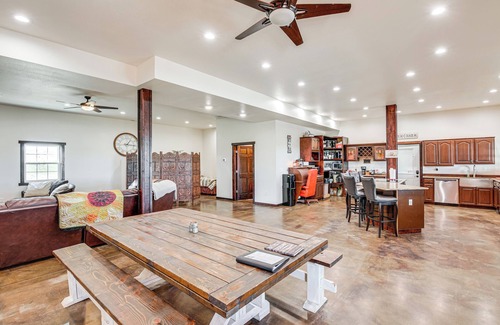 Lingle House | Pet Friendly 'Daydreamers Guest Ranch' on 60 Acres