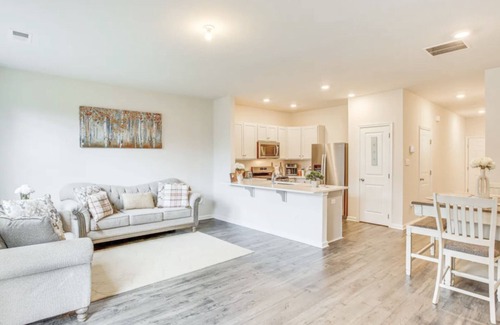 Sicklerville House | Pet-friendly, Events Allowed, 1king bed, 4 double bed, 2.5 Bath, 8 parking spot