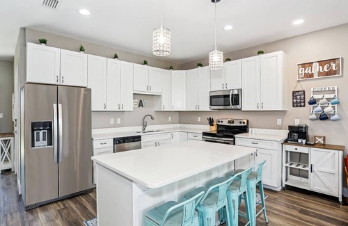 East Hill House | Pet Friendly East Hill New Build - Walk to Graffiti Bridge - Close to Downtown and Pensacola Beach
