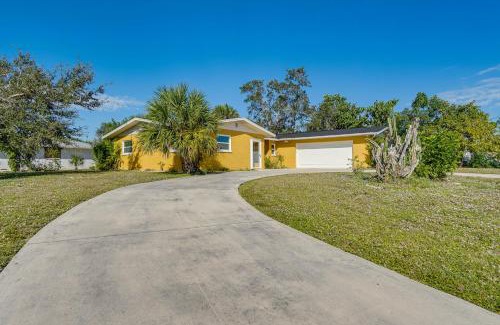 Englewood South House | Pet-Friendly Englewood Home - 4 Mi to Beach!