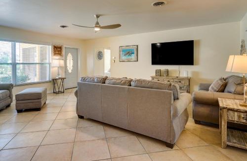 Englewood South House | Pet-Friendly Englewood Home - 4 Mi to Beach!