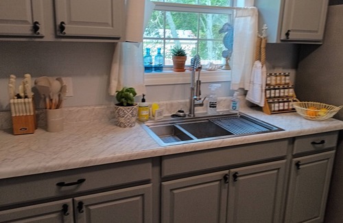 Warrington Cottage | Pet friendly,Fall Destination Cottage, near NAS