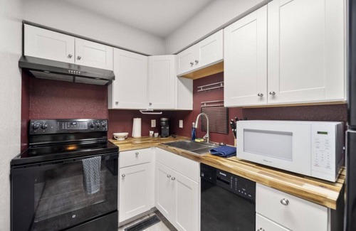 Flagstaff House | Pet Friendly Flagstaff home Mountain Views &Grill