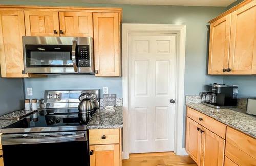 Waterfront Greens House | Pet friendly! Free golf and lake access! All new furnishings!