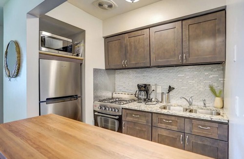 West Allis Apartment | Pet Friendly. Free Parking. Near Medical Center