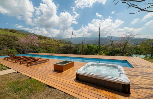 Santa Ana Apartment | Pet Friendly, garden and washing machine
