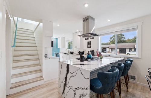 New Baltimore House | Pet Friendly/Gated Backyard/Game room/Hot Tub