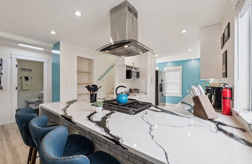 New Baltimore House | Pet Friendly/Gated Backyard/Game room/Hot Tub