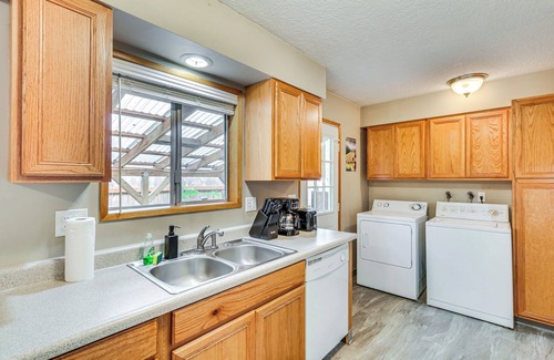 Forest Grove House | Pet-Friendly Gem w/Ping-Pong Table in Oregon!