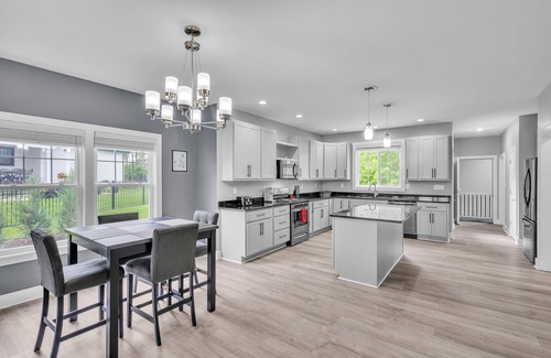 South Bend House | Pet-friendly Getaway With Golf & Private Patio Retreat 4 Bedroom Home