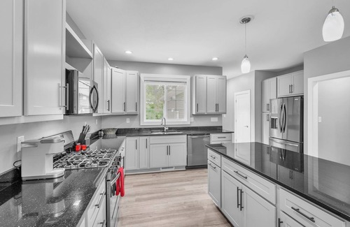 South Bend House | Pet-friendly Getaway With Golf & Private Patio Retreat 4 Bedroom Home