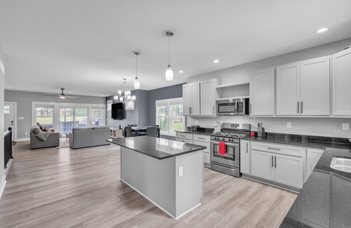 South Bend House | Pet-friendly Getaway With Golf & Private Patio Retreat 4 Bedroom Home