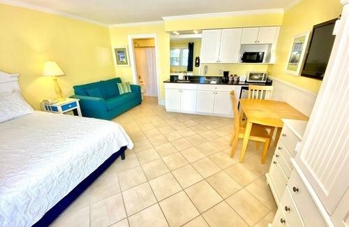 Atlantic Beach Hotel | Pet-friendly, Hidden Gem, 3 Blocks to Beach! Unit 203