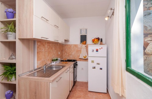 Gdinj House | Pet friendly home in Gdinj with kitchen