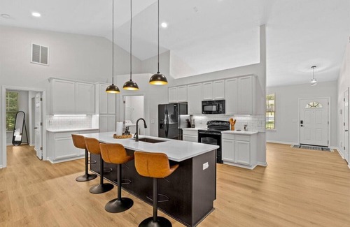 Mauldin House | Pet friendly home in heart of Mauldin. Bicycles provided, close to restaurants