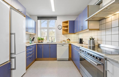 Ronde House | Pet friendly home in Rønde with kitchen